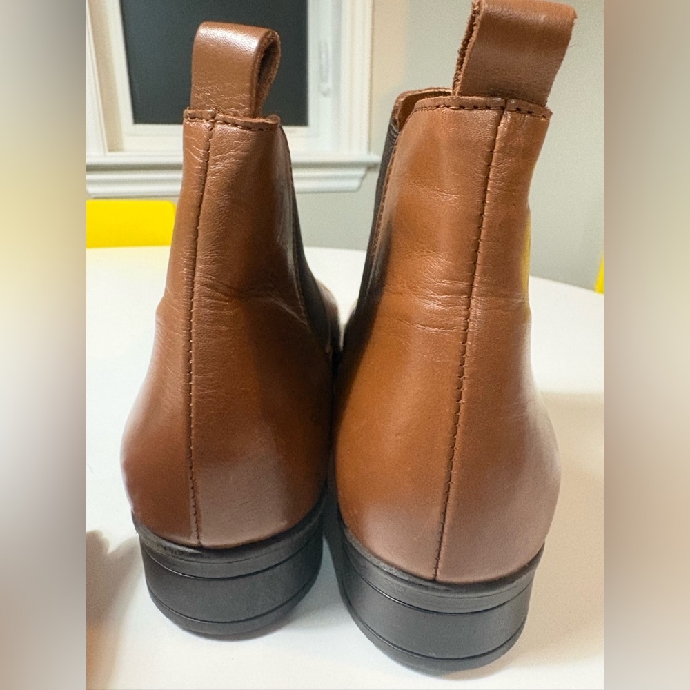Aldo Brown Chelsea Ankle Boots size 8 in pristine condition new boots NWOT - Picture 4 of 6